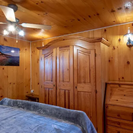 Robinson House Galisnjak Holiday home *