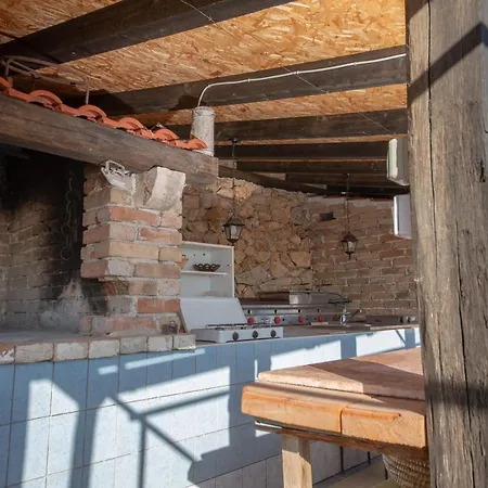 Robinson House Galisnjak Bol