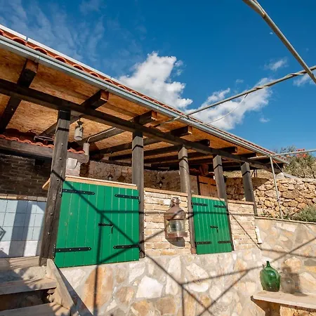 Holiday home Robinson House Galisnjak Bol